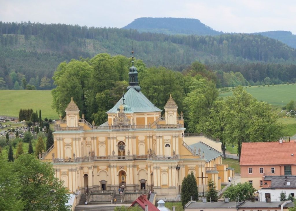 Basilika von Albendorf und die Heuscheuer