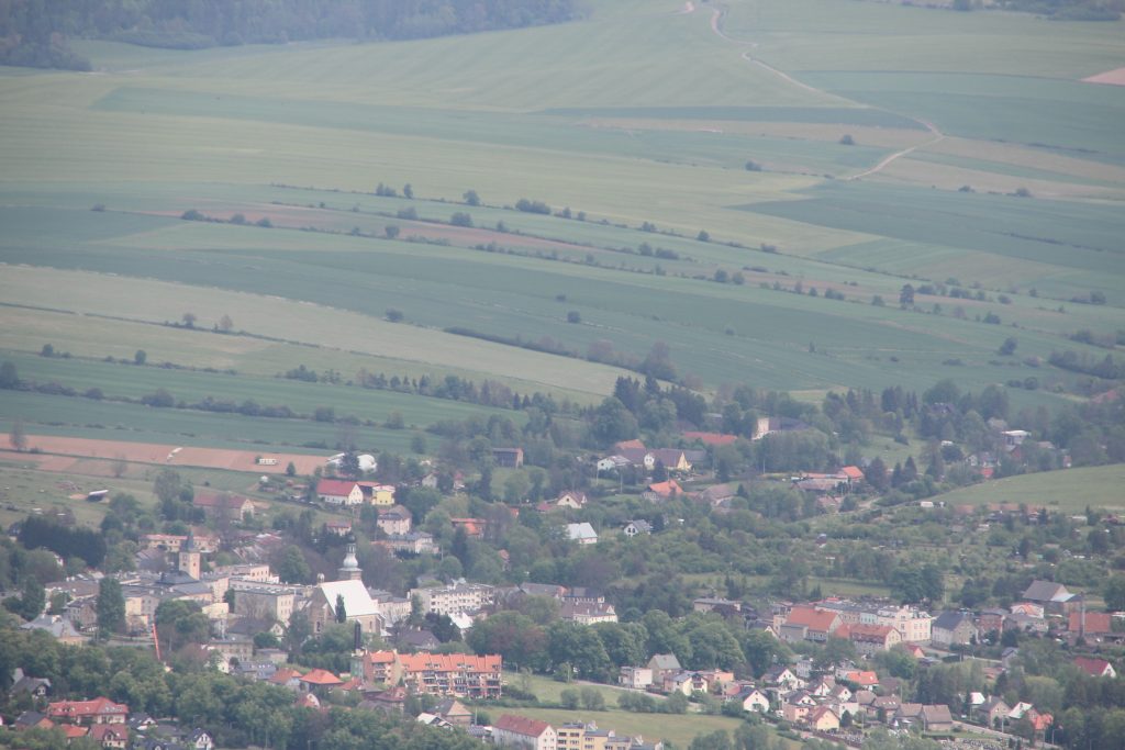 Blick von der Heuscheuer auf Wünschelburg