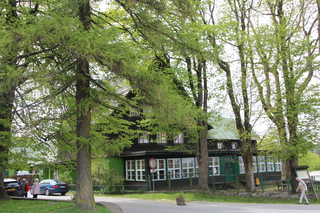 Hier sieht man im Habelschwerdter Gebirge die Brandbaude (Jagodna-Baude)