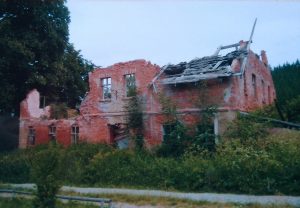 Auf dem Foto sieht man die Ruine des Gasthauses Bergschlössel im Markgrund