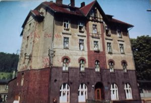 Auf diesem Foto sieht man die Gaststätte "Die Hoffnung" in Wüstegiersdorf im Jahr 1978