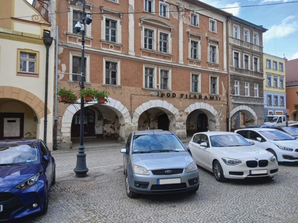 Schutt und Müll sind entfernt. Die Schäden an den Häusern sind dadurch umso auffallender.