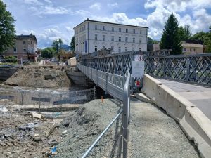 Das Hochwasser hat den Ort schwer getroffen.
