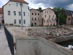 Häuser, die am Ufer der Biele standen, sind verschwunden.