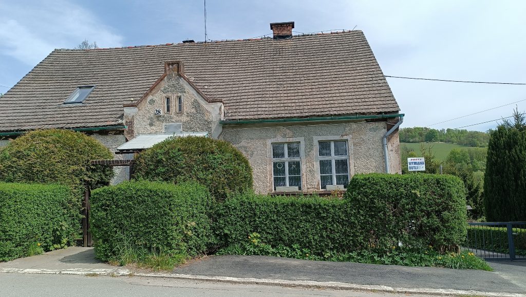 Hier sieht man die alte Schule in Zaughals