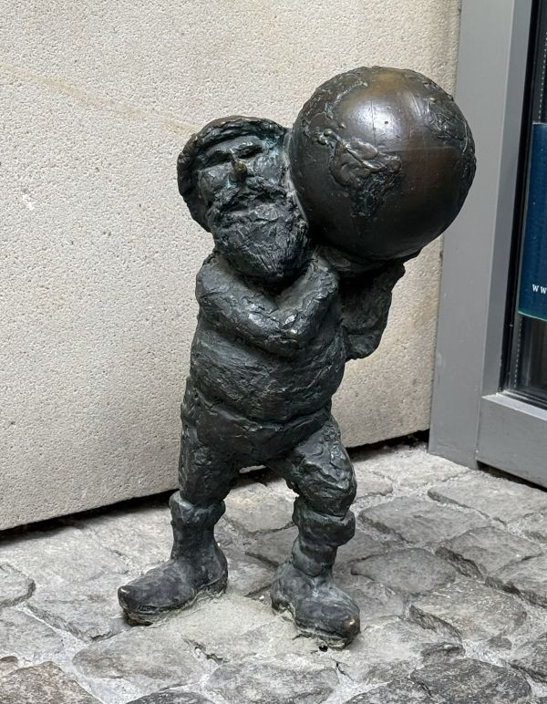 Zwergenskulptur Breslau - Weltenträger